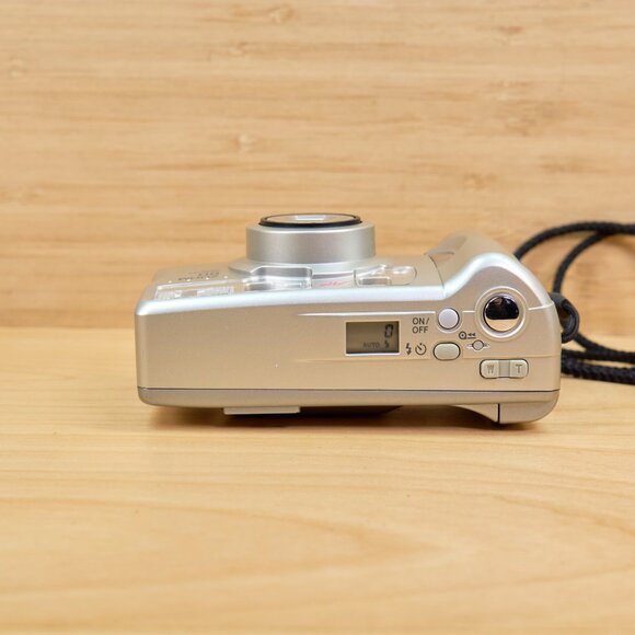 Minolta Zoom 80 Point and Shoot 35mm Film Camera - Picture 5 of 8